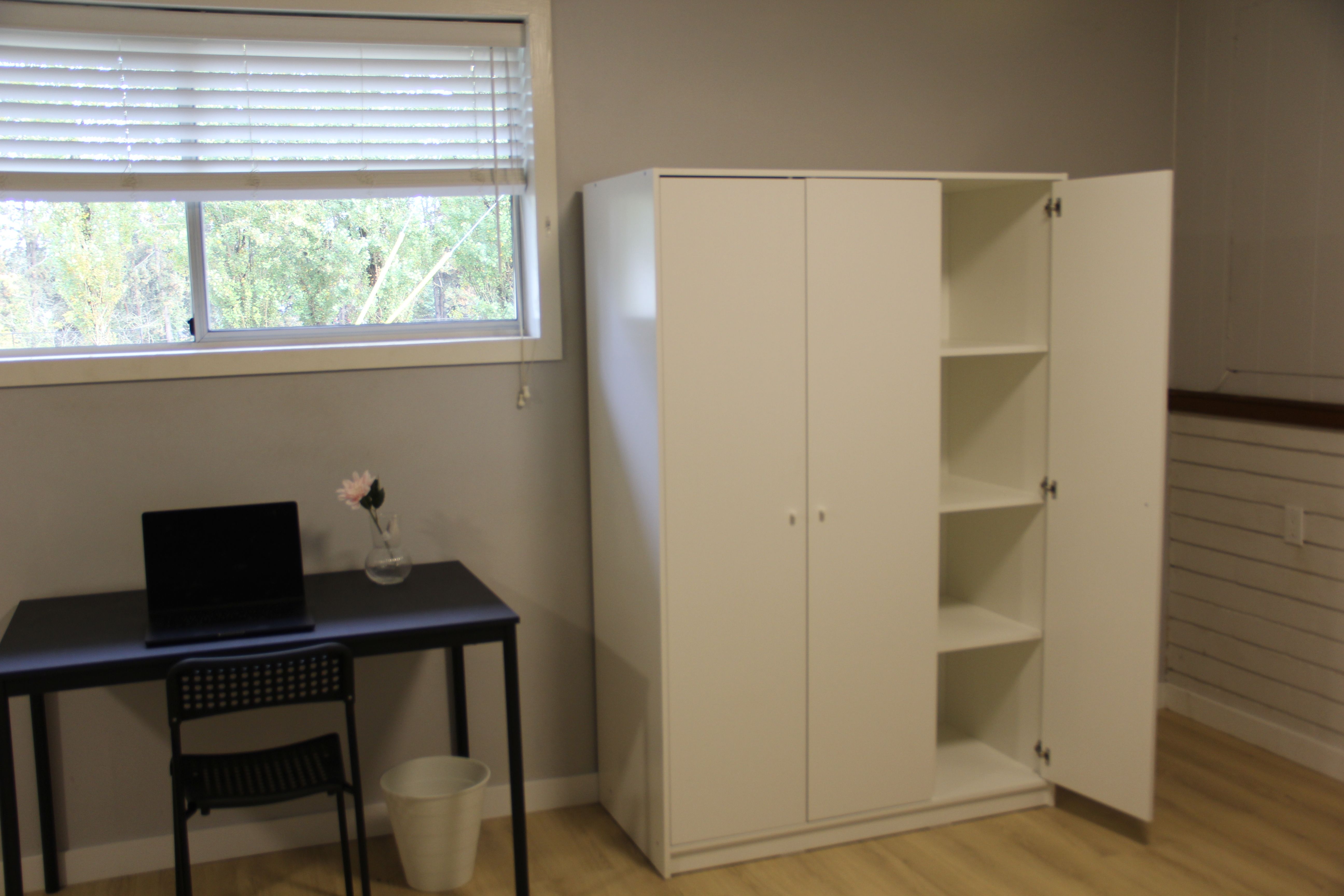 Large Private Room 9 for 2 People in Burquitlam near SFU